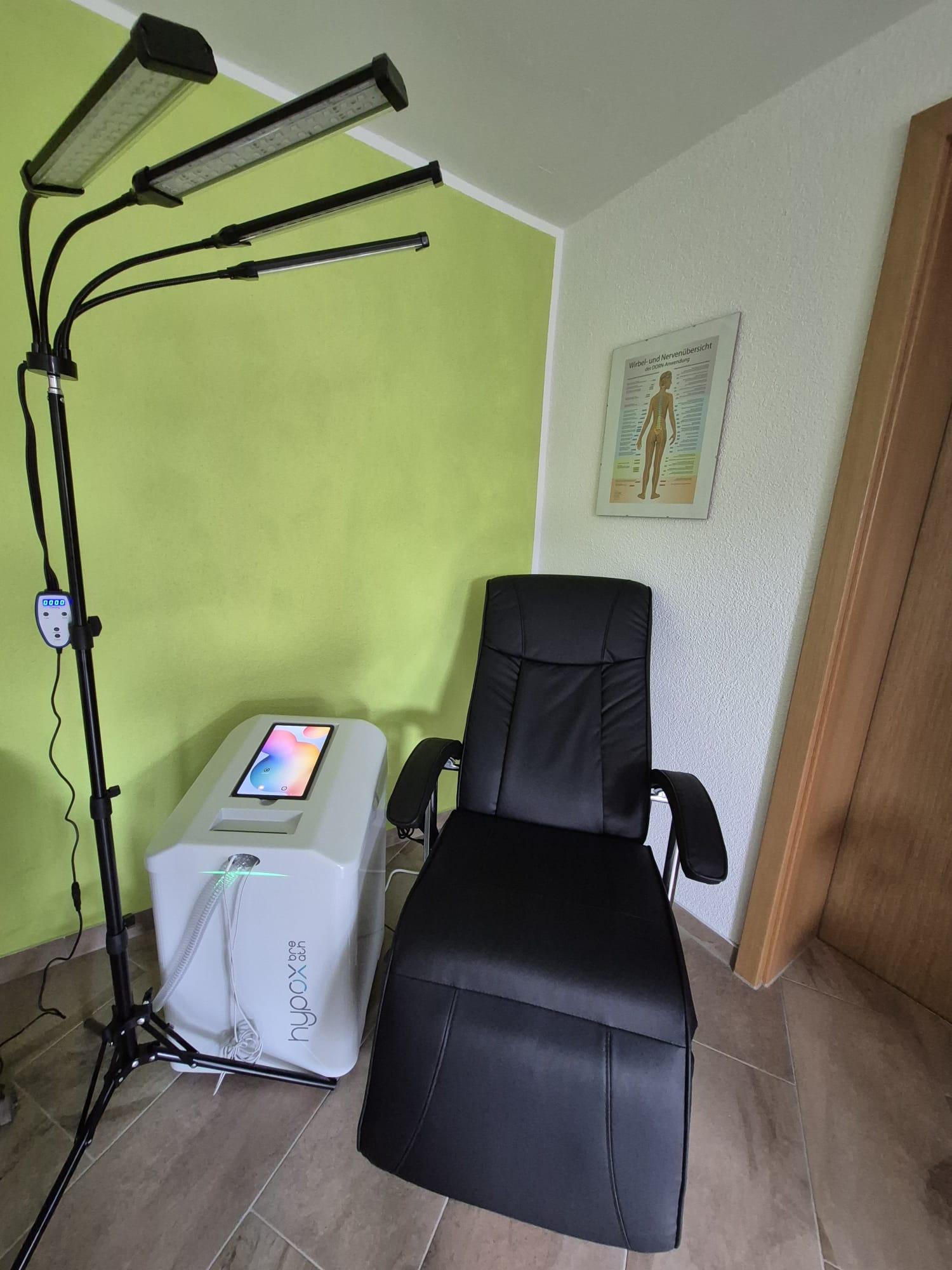 IHHT-Gerät in der Gesundheitspraxis Ulrike Wiedmann
